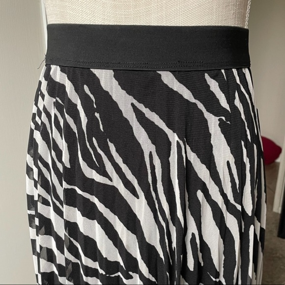 KNOW • ONE • CARES Skirt - Picture 5 of 5